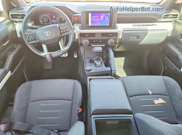 3TMKB5FN8RM013530 2024 TOYOTA TACOMA Черный Вид панели приборов