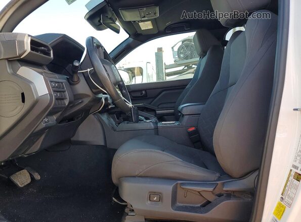 3TMKB5FNXSM025636 2025 TOYOTA TACOMA White Front interior view