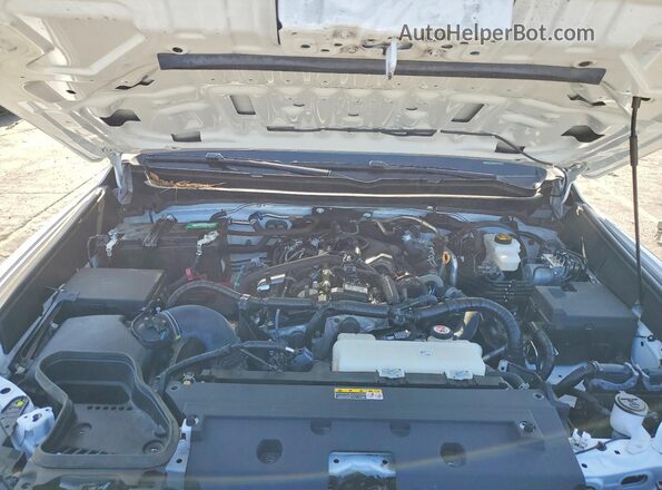 3TMKB5FNXSM025636 2025 TOYOTA TACOMA White Rear interior view