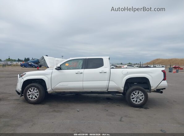 3TMLB5JN1SM175193 2025 TOYOTA TACOMA White Vista interior trasera