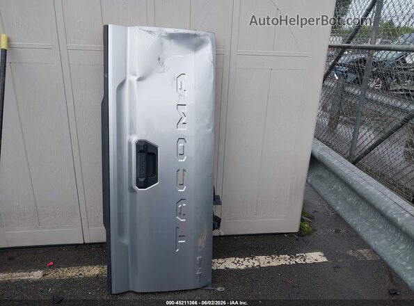 3TMLB5JN1TM225320 2026 TOYOTA TACOMA Gray ხელსაწყოთა პანელის ხედი