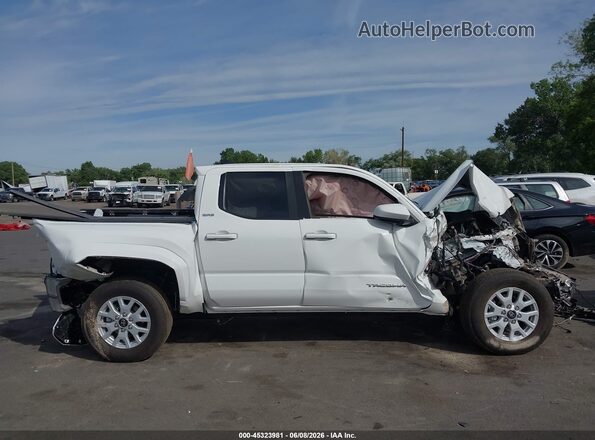 3TMLB5JN1TM260097 2026 TOYOTA TACOMA White Вид задньої частини салону