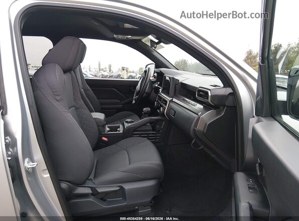 3TMLB5JN2RM053193 2024 TOYOTA TACOMA Gray Widok wnętrza z przodu