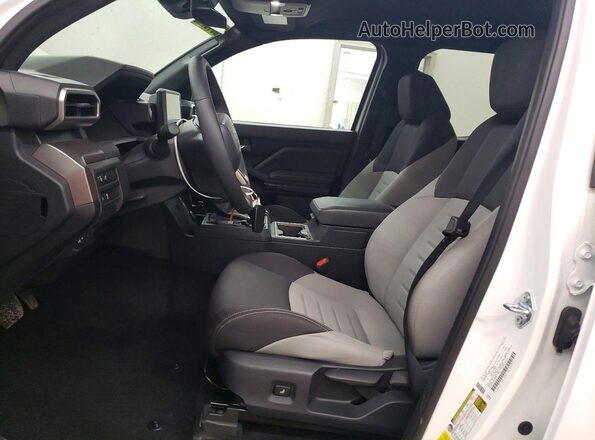 3TMLB5JN2RM076375 2024 TOYOTA TACOMA White Widok wnętrza z przodu