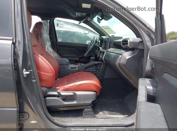 3TMLB5JN2SM138976 2025 TOYOTA TACOMA Gray Вид салону спереду