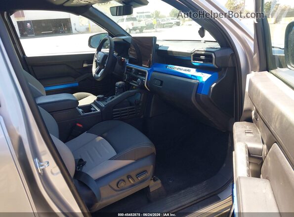 3TMLB5JN2TM220577 2026 TOYOTA TACOMA Gray Vista interior delantera