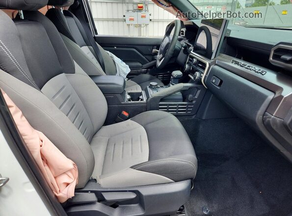 3TMLB5JN3SM107140 2025 TOYOTA TACOMA White Front interior view