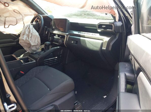 3TMLB5JN3SM143703 2025 TOYOTA TACOMA Черный Вид салона спереди