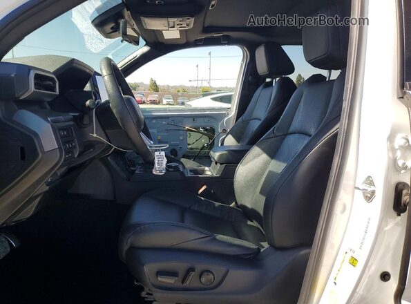 3TMLB5JN4RM026464 2024 TOYOTA TACOMA Белый Вид салона спереди