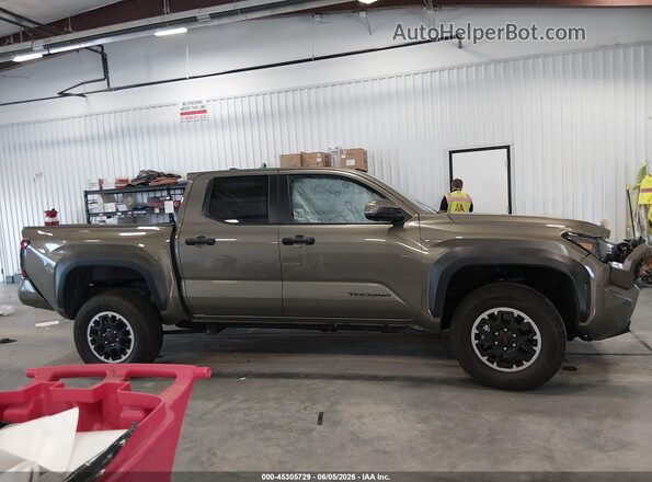 3TMLB5JN4SM092776 2025 TOYOTA TACOMA Green Rear interior view