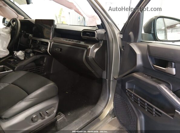 3TMLB5JN4SM092776 2025 TOYOTA TACOMA Green Front interior view