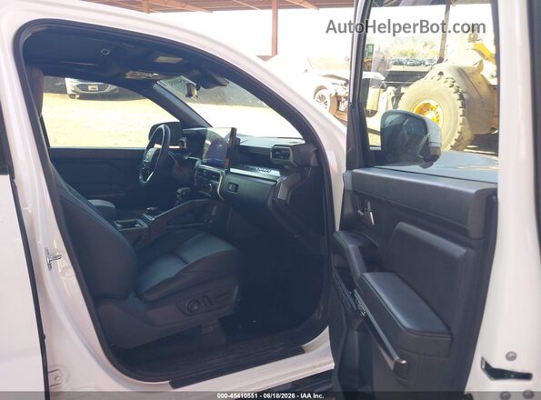 3TMLB5JN4SM140776 2025 TOYOTA TACOMA Белый Вид салона спереди