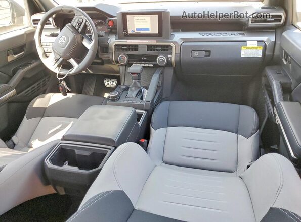 3TMLB5JN4TM217955 2026 TOYOTA TACOMA Серебряный Вид панели приборов