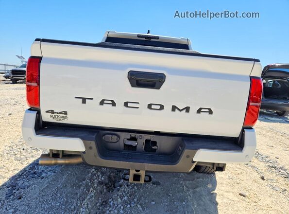 3TMLB5JN5RM067038 2024 TOYOTA TACOMA Белый Вид сзади