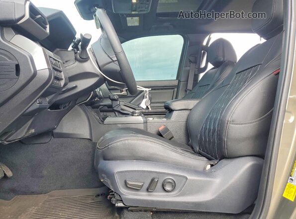 3TMLB5JN5SM095122 2025 TOYOTA TACOMA Green წინა სალონის ხედი