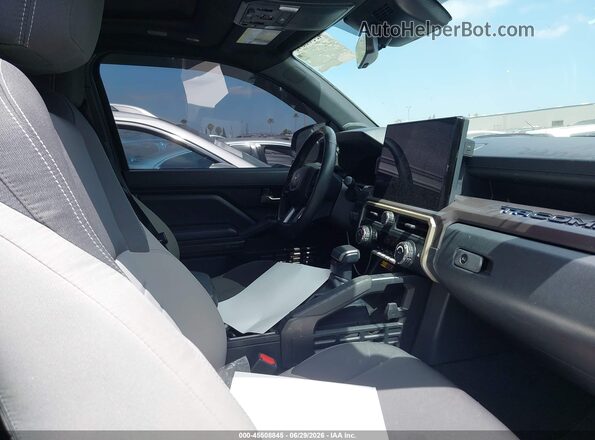 3TMLB5JN7RM070099 2024 TOYOTA TACOMA Gray Vista interior delantera