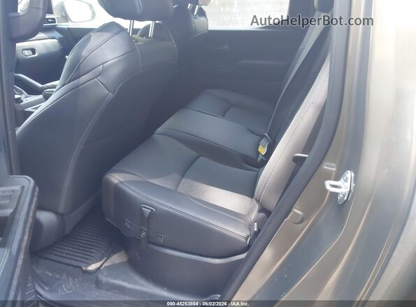 3TMLB5JN7RM070961 2024 TOYOTA TACOMA Brown Widok naklejki z numerem VIN