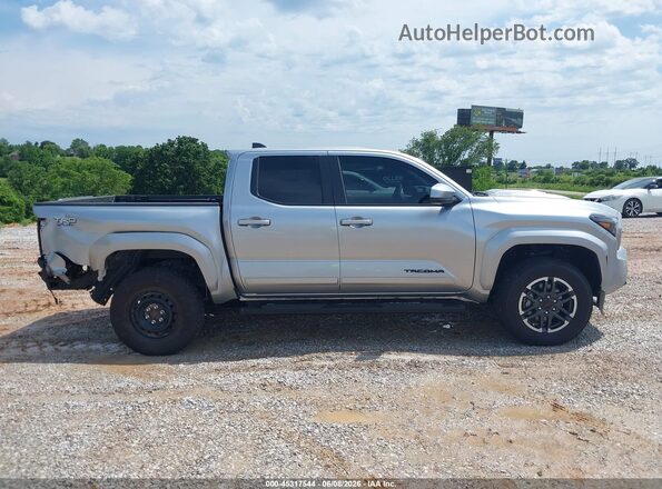 3TMLB5JN7SM101793 2025 TOYOTA TACOMA Silver Widok wnętrza z tyłu