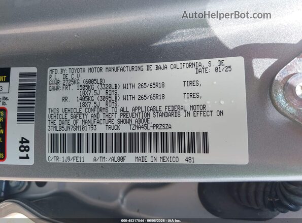 3TMLB5JN7SM101793 2025 TOYOTA TACOMA Silver Widok komory silnika