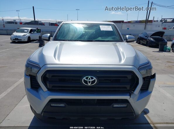 3TMLB5JN7SM160259 2025 TOYOTA TACOMA Silver ხელსაწყოთა პანელის ხედი