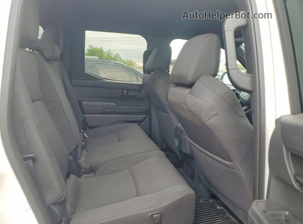 3TMLB5JN8SM093400 2025 TOYOTA TACOMA White Vista de los asientos traseros