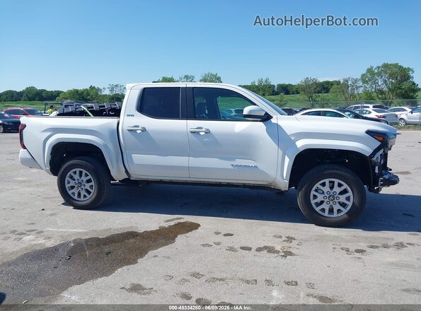 3TMLB5JN8SM130073 2025 TOYOTA TACOMA White Vista interior trasera