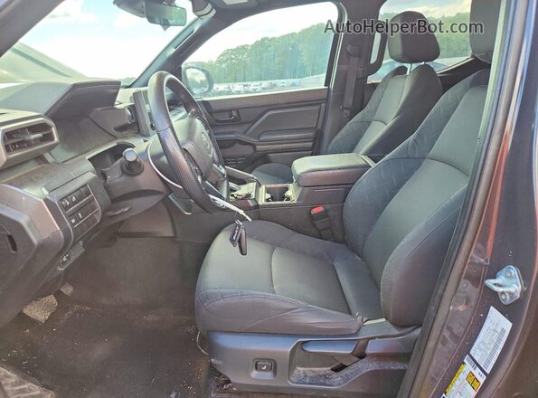 3TMLB5JN8SM153207 2025 TOYOTA TACOMA Charcoal წინა სალონის ხედი
