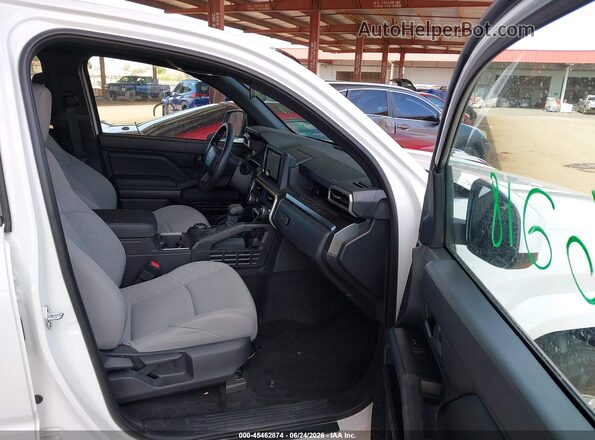3TMLB5JN8TM268262 2026 TOYOTA TACOMA White წინა სალონის ხედი