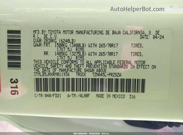 3TMLB5JNXRM011936 2024 TOYOTA TACOMA White Vista del compartimento del motor