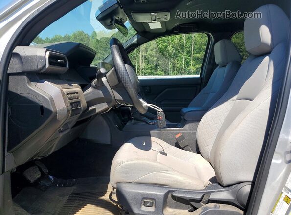 3TMLB5JNXRM080531 2024 TOYOTA TACOMA Silver Vista interior delantera