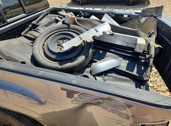 3TYAX5GN0NT063140 2022 TOYOTA TACOMA Silver Widok komory silnika