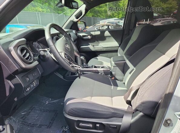 3TYCZ5AN2MT036807 2021 TOYOTA TACOMA Серый Вид салона спереди