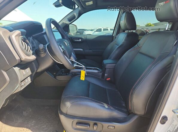 3TYCZ5AN3PT151579 2023 TOYOTA TACOMA White Front interior view