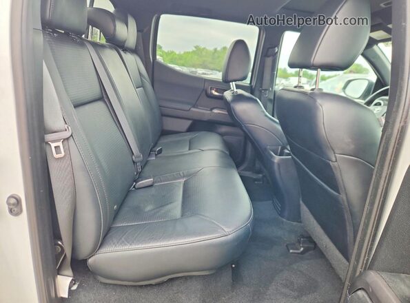 3TYCZ5AN8MT041543 2021 TOYOTA TACOMA White Vista de los asientos traseros