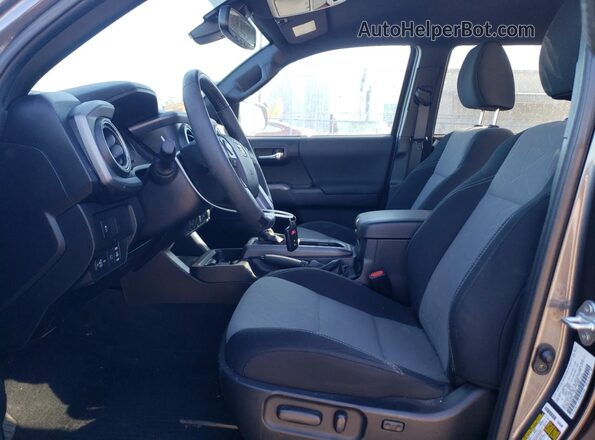 3TYCZ5AN9NT079168 2022 TOYOTA TACOMA Gray Front interior view