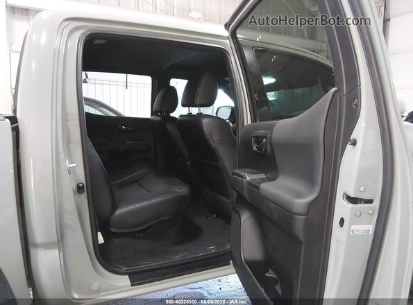3TYCZ5ANXNT055817 2022 TOYOTA TACOMA Green VIN կոդի պիտակի տեսք