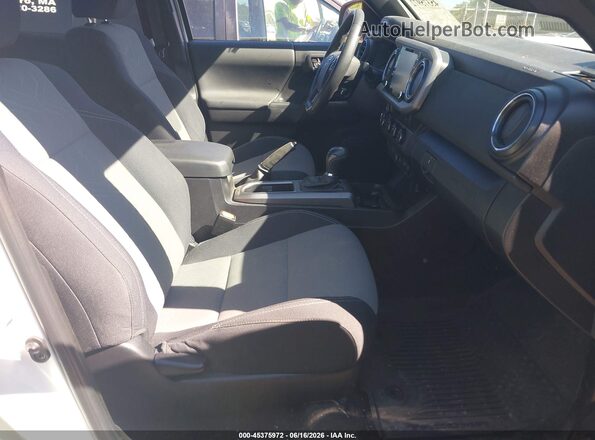 3TYDZ5BN2PT022400 2023 TOYOTA TACOMA White Widok wnętrza z przodu