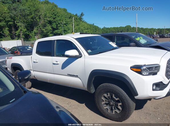 3TYDZ5BN2PT022400 2023 TOYOTA TACOMA White Widok wnętrza z tyłu