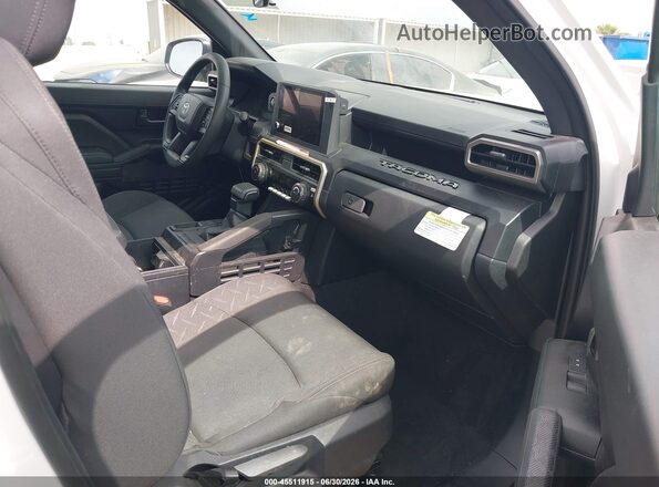 3TYJDAHN3TT045678 2026 TOYOTA TACOMA White Front interior view