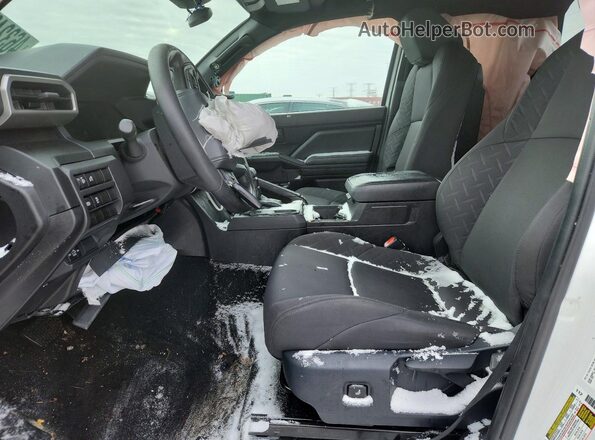 3TYJDAHN5ST021946 2025 TOYOTA TACOMA White Vista interior delantera