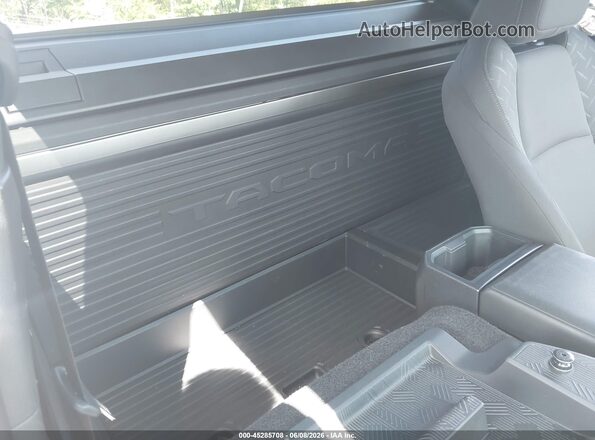 3TYJDAKN9ST022400 2025 TOYOTA TACOMA Silver VIN կոդի պիտակի տեսք