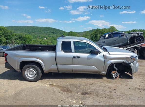 3TYJDAKN9ST022400 2025 TOYOTA TACOMA Silver Սալոնի հետևի տեսք