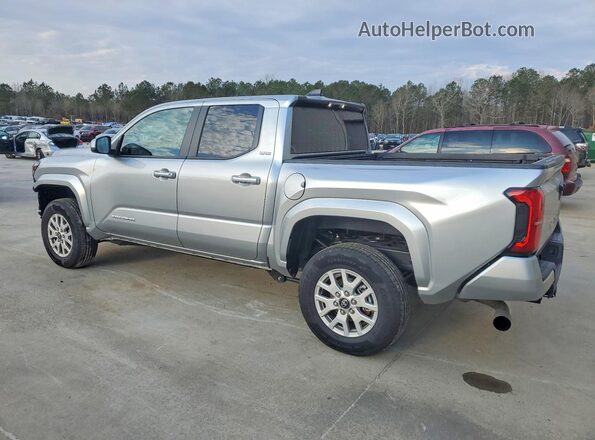 3TYKB5FN0ST025858 2025 TOYOTA TACOMA Silver Trasero izquierdo