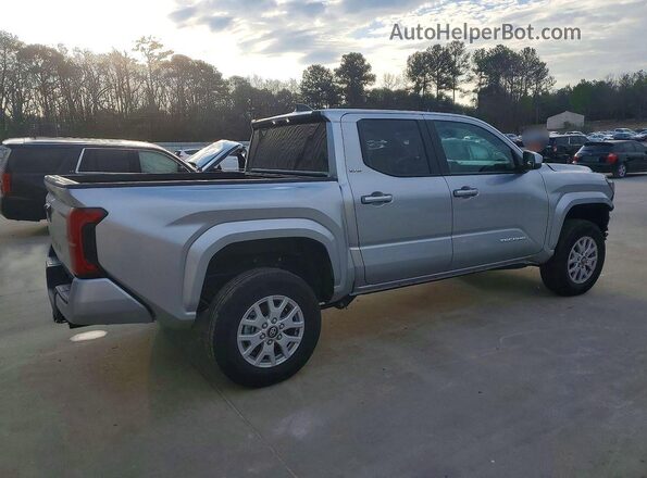 3TYKB5FN0ST025858 2025 TOYOTA TACOMA Silver Trasero derecho