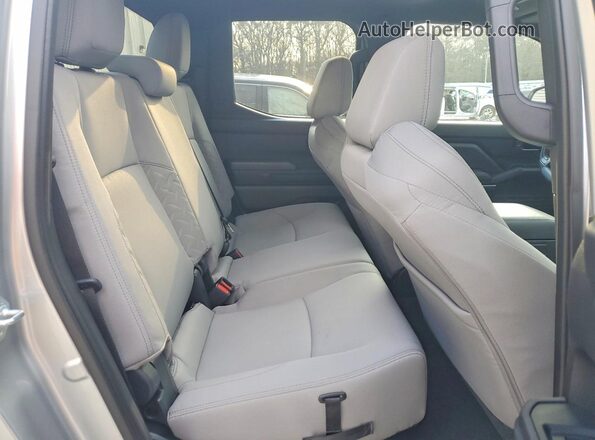 3TYKB5FN0ST025858 2025 TOYOTA TACOMA Silver Vista de los asientos traseros