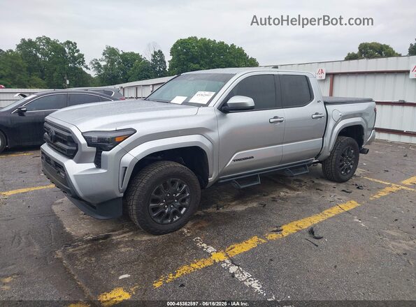 3TYKB5FNXST017377 2025 TOYOTA TACOMA Silver წინა მარცხენა ხედი სამი მეოთხედიდან