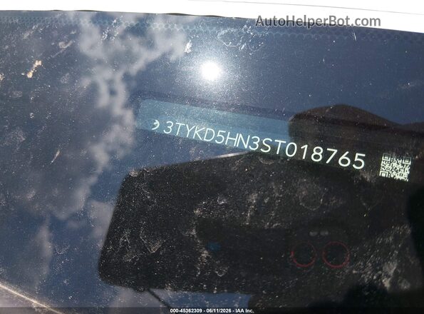 3TYKD5HN3ST018765 2025 TOYOTA TACOMA Silver 