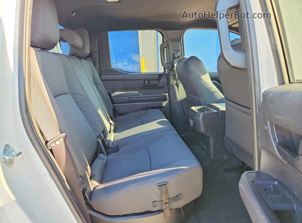 3TYKD5HN7RT014678 2024 TOYOTA TACOMA White Vista de los asientos traseros