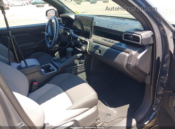 3TYLB5JN2RT043025 2024 TOYOTA TACOMA Gray Вид салону спереду