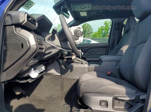 3TYLB5JN4RT024539 2024 TOYOTA TACOMA Blue Front interior view